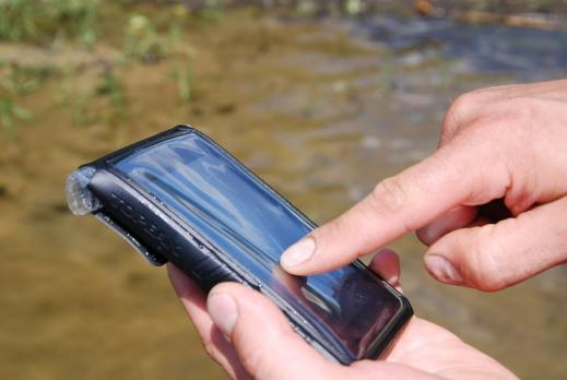 Чехол водонепроницаемый для смартфонов с диагональю до 5" Tp274